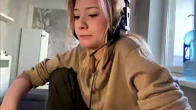 Snapshot of LadyFoxLove chatting on February 10, 2026, 12:09 pm LadyFoxLove online show from February 10, 2026, 12:09 pm