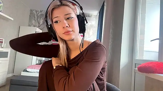 Snapshot of LadyFoxLove chatting on February 16, 2026, 11:50 am LadyFoxLove online show from February 16, 2026, 11:50 am