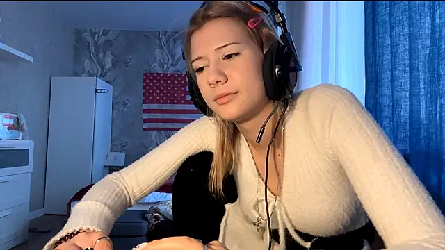 Snapshot of LadyFoxLove chatting on February 27, 2026, 11:10 am LadyFoxLove online show from February 27, 2026, 11:10 am