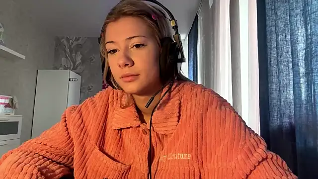 Snapshot of LadyFoxLove chatting on February 28, 2026, 10:38 am LadyFoxLove online show from February 28, 2026, 10:38 am