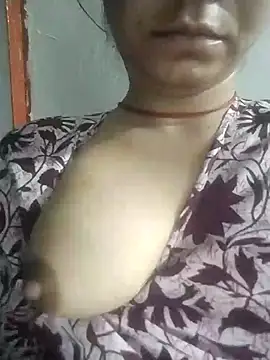 Julilodhi8695 online show from April 15, 2026, 7:32 pm