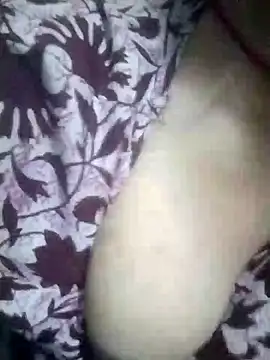 Julilodhi8695 online show from April 16, 2026, 7:14 pm