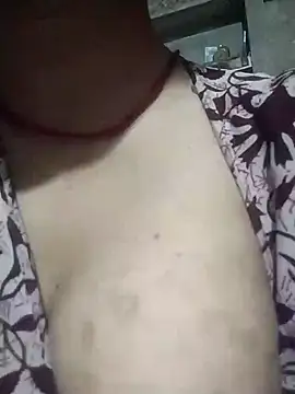 Julilodhi8695 online show from April 18, 2026, 5:50 pm