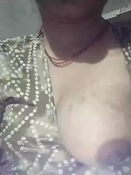 Julilodhi8695 online show from April 19, 2026, 7:38 pm