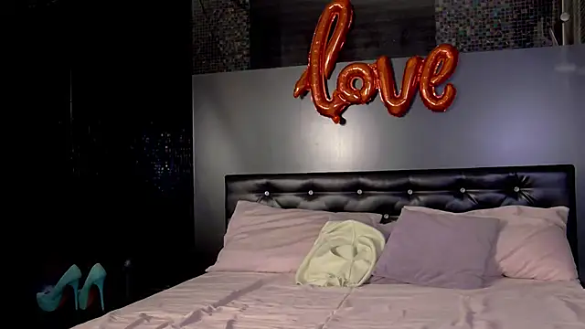 Snapshot of EileenElfie chatting on February 27, 2026, 3:39 am EileenElfie online show from February 27, 2026, 3:39 am