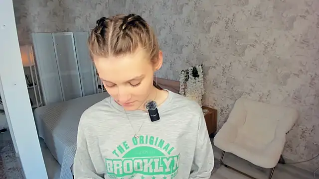 Snapshot of LianneBynon chatting on February 4, 2026, 8:09 am LianneBynon online show from February 4, 2026, 8:09 am