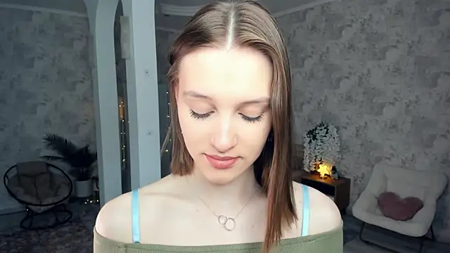 LianneBynon online show from April 9, 2026, 8:42 am