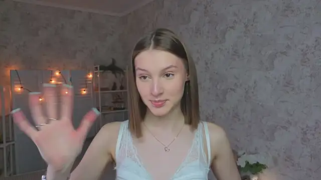 LianneBynon online show from May 16, 2026, 8:22 am