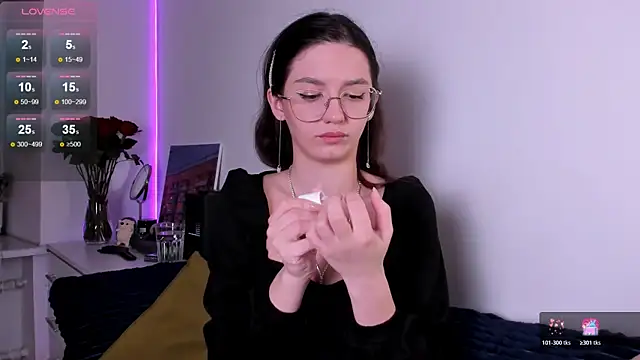 miabellee  online show from February 16, 2026, 7:32 pm