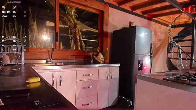 Snapshot of Bonnie_andclyde chatting on February 13, 2026, 6:42 am Bonnie andclyde online show from February 13, 2026, 6:42 am