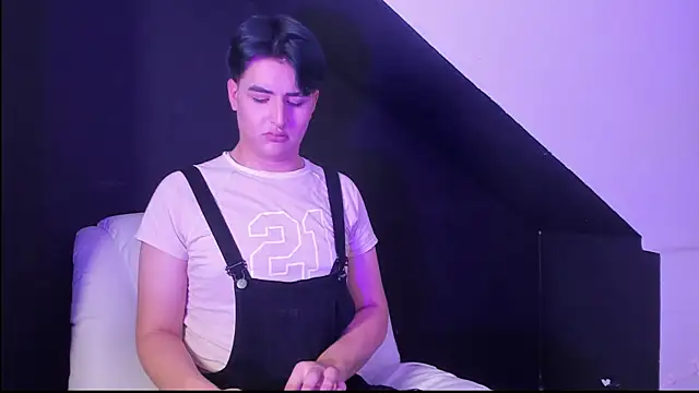 noahWolff  online show from February 9, 2026, 9:19 pm