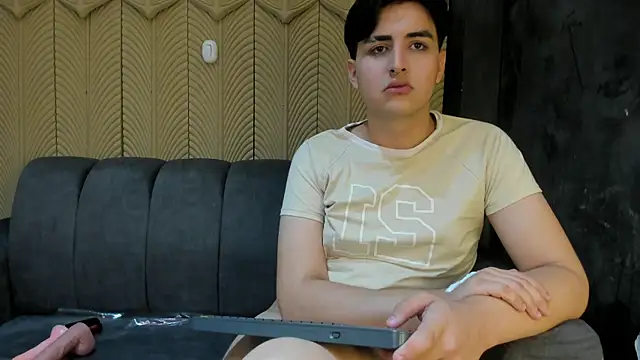 noahWolff  online show from February 10, 2026, 9:24 am