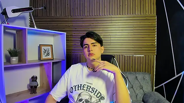 noahWolff  online show from February 26, 2026, 5:39 am