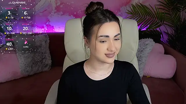 OliviaMoore  online show from March 5, 2026, 7:04 am