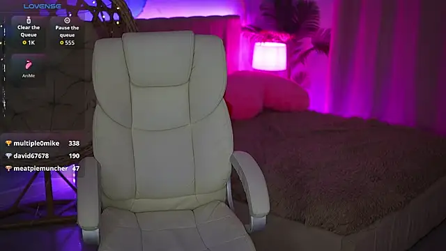 OliviaMoore  online show from March 16, 2026, 5:44 am