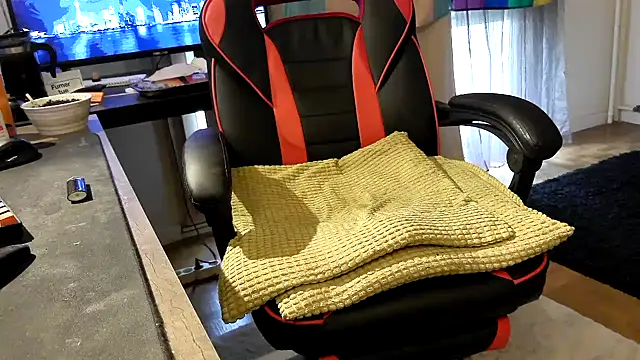 LovelyMeli online show from April 10, 2026, 6:18 am