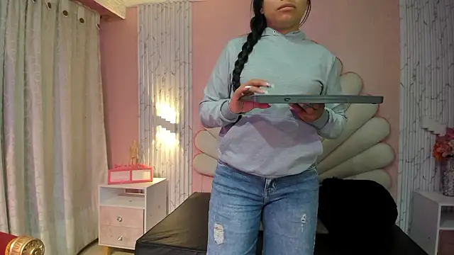 Kateemos online show from March 12, 2026, 2:45 pm