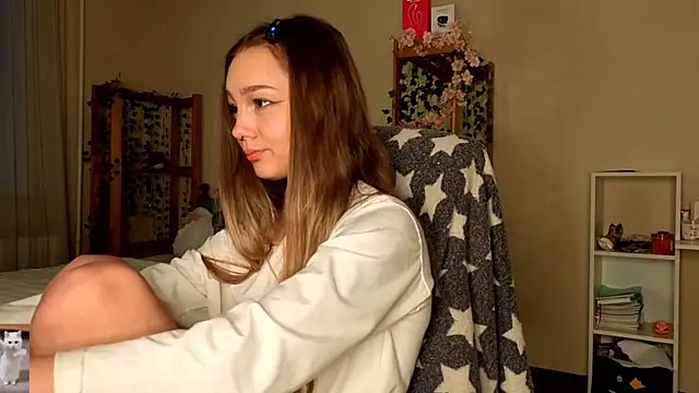 HoneyComfy online show from February 17, 2026, 11:18 am