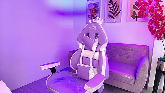 Snapshot of Maddie_T18 chatting on February 9, 2026, 11:25 am Maddie T18 online show from February 9, 2026, 11:25 am