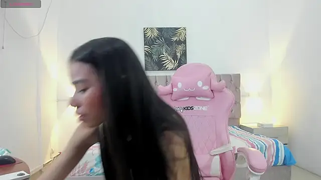 thaliaa smith1 online show from April 1, 2026, 8:39 pm