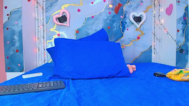 crystal love08 online show from February 25, 2026, 7:12 pm