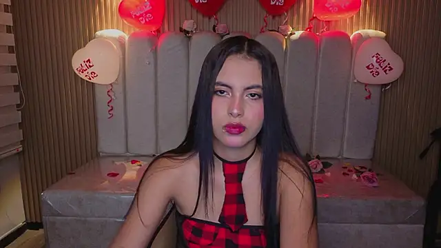 Perla lovely  online show from February 14, 2026, 12:46 pm