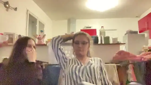 Ninafrisson online show from February 15, 2026, 11:01 pm