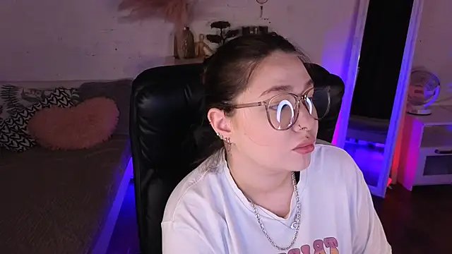 vanessaparadiza online show from May 12, 2026, 1:41 pm