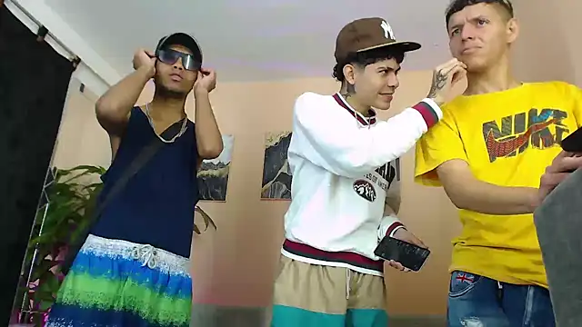 Snapshot of DesiresOfOlympus_ chatting on February 12, 2026, 11:22 pm DesiresOfOlympus online show from February 12, 2026, 11:22 pm