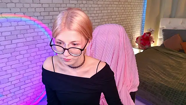 Snapshot of alicedews chatting on February 15, 2026, 1:20 pm alicedews online show from February 15, 2026, 1:20 pm