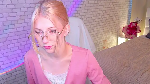 Snapshot of alicedews chatting on February 22, 2026, 1:31 pm alicedews online show from February 22, 2026, 1:31 pm