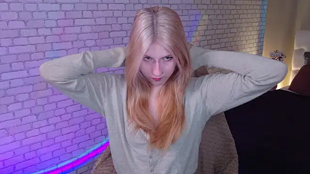 Snapshot of alicedews chatting on February 28, 2026, 1:45 pm alicedews online show from February 28, 2026, 1:45 pm