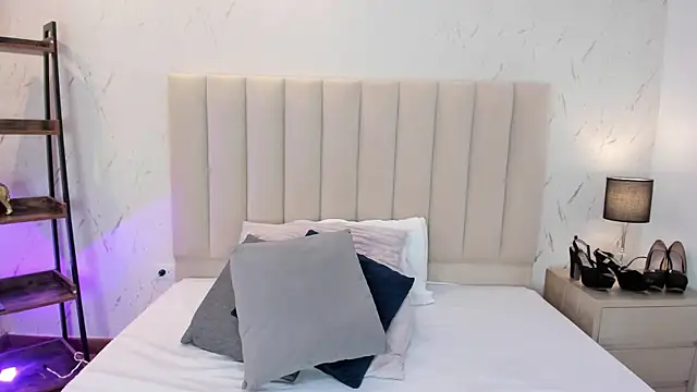 Snapshot of ViolettaRousee_ chatting on May 11, 2026, 9:56 pm ViolettaRousee online show from May 11, 2026, 9:56 pm