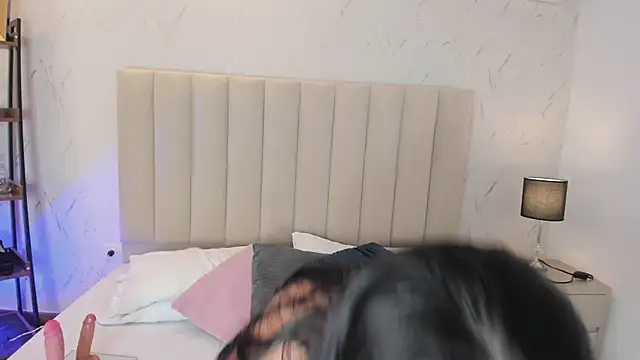Snapshot of ViolettaRousee_ chatting on May 28, 2026, 10:18 pm ViolettaRousee online show from May 28, 2026, 10:18 pm