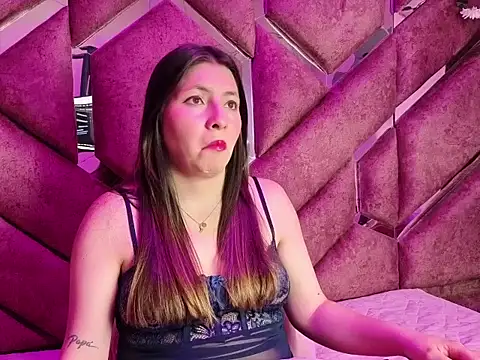 EmberCooper  online show from April 21, 2026, 2:04 am