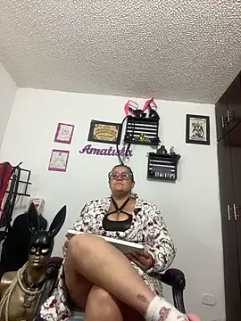 KimmyDark1 online show from June 15, 2026, 4:42 pm