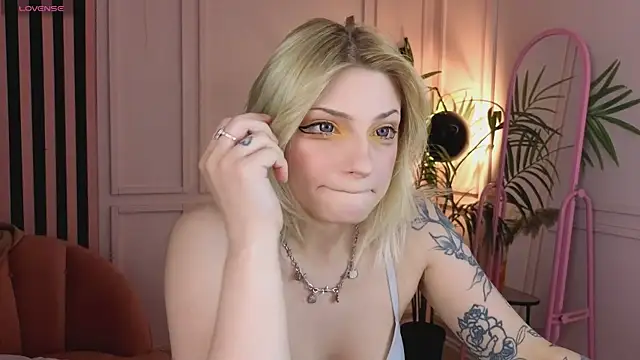 Snapshot of AvaSun chatting on February 7, 2026, 10:02 pm AvaSun online show from February 7, 2026, 10:02 pm