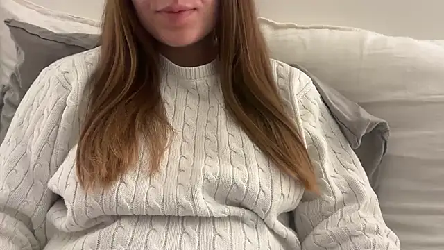 Lucyschickt online show from February 13, 2026, 9:44 pm