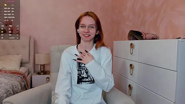 TarynPalek online show from March 10, 2026, 7:35 am