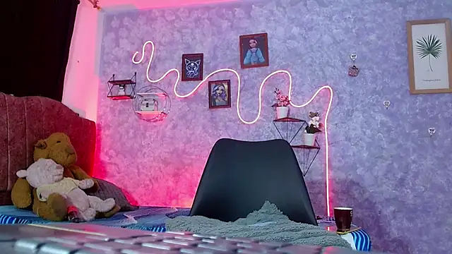 Everlin  Hot  online show from February 7, 2026, 11:14 am