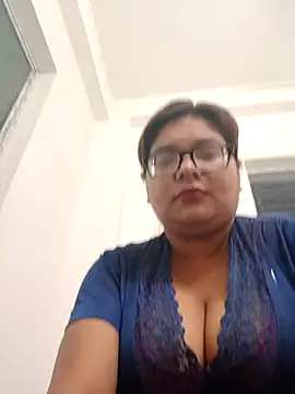 Snapshot of Elie_Hallway chatting on May 2, 2026, 6:35 pm Elie Hallway online show from May 2, 2026, 6:35 pm