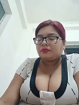 Snapshot of Elie_Hallway chatting on June 8, 2026, 5:46 pm Elie Hallway online show from June 8, 2026, 5:46 pm