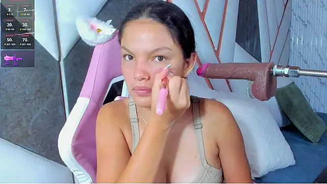 Snapshot of isa_kolins chatting on June 1, 2026, 12:18 pm isa kolins online show from June 1, 2026, 12:18 pm