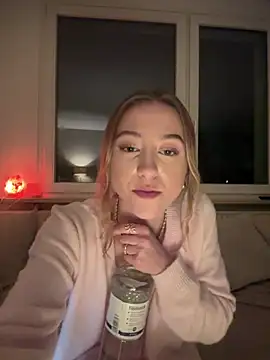 Snapshot of romyxxs chatting on February 7, 2026, 8:12 pm romyxxs online show from February 7, 2026, 8:12 pm