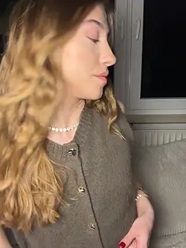 romyxxs online show from March 4, 2026, 9:32 pm