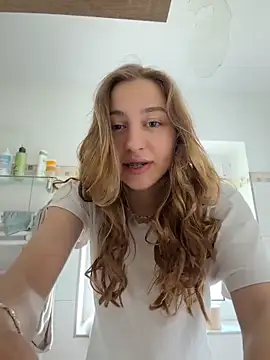 romyxxs online show from May 17, 2026, 8:55 am
