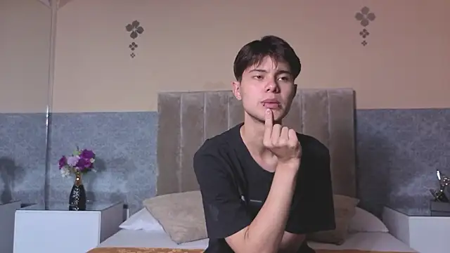 Derek Sinn online show from February 13, 2026, 7:54 pm