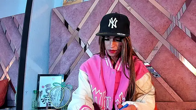 MeghanQueen   online show from April 16, 2026, 5:52 am