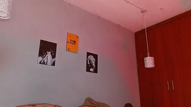 arianna rossi11 online show from April 23, 2026, 11:53 am