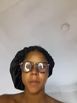 LIA PARKERR online show from March 12, 2026, 1:39 pm